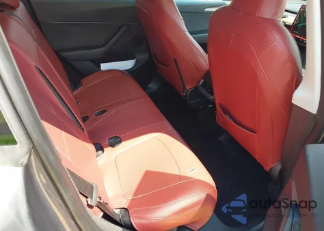 2023 Tesla Model Y Awd/Long Range Dual Motor All-Wheel Drive z USA, uszkodzony, nr VIN 7SAYGDEE9PF613842